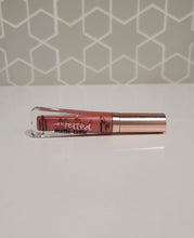 Load image into Gallery viewer, Too Faced Melted Matte-Tallic Liquified Metallic Matte Liquid Lipstick (swatched) Breakup, Makeup